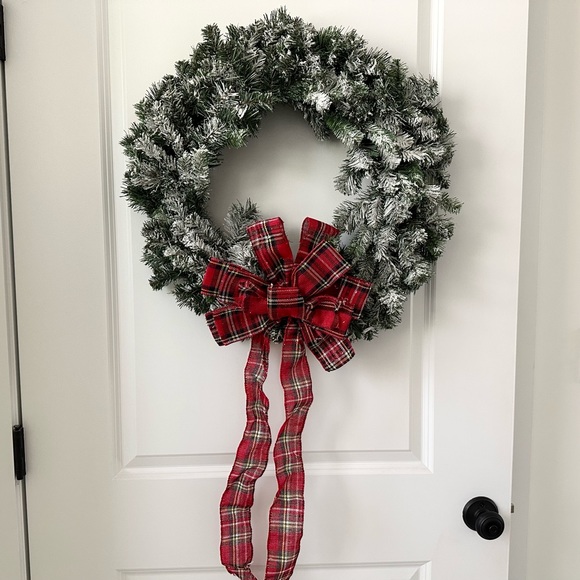 Holiday Christmas Snow Flocked Wreath With Tartan Red Plaid Bow - Picture 6 of 16